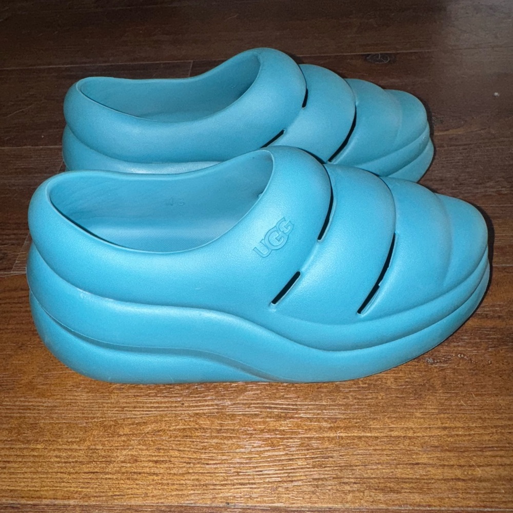 UGG • Sport Yeah Clog Size 8 - Picture 3 of 9